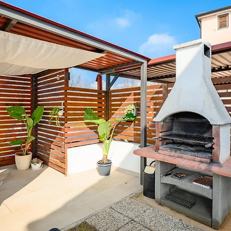 Charming Rose 1&2 With Pool Apartamento Poreč