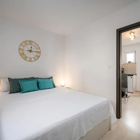 Apartment Charming Rose 1&2 With Pool