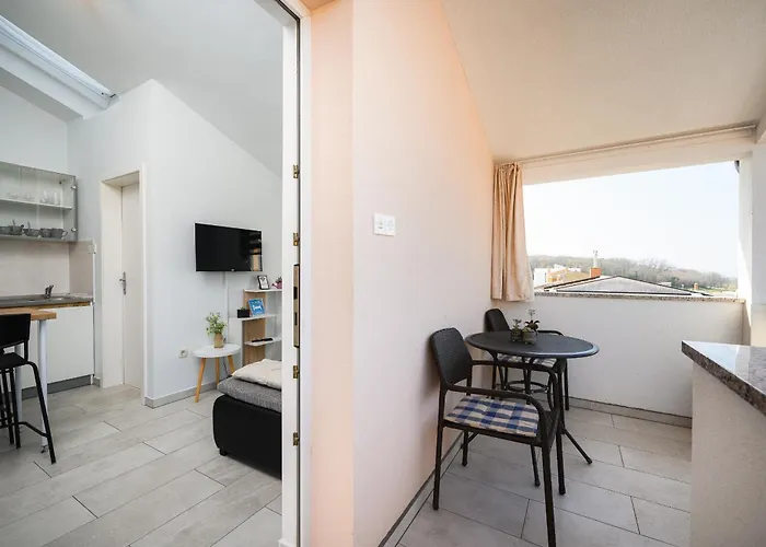 Charming Rose 1&2 With Pool Apartman