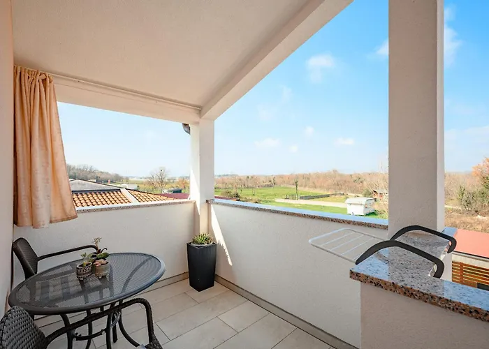 Charming Rose 1&2 With Pool Apartman