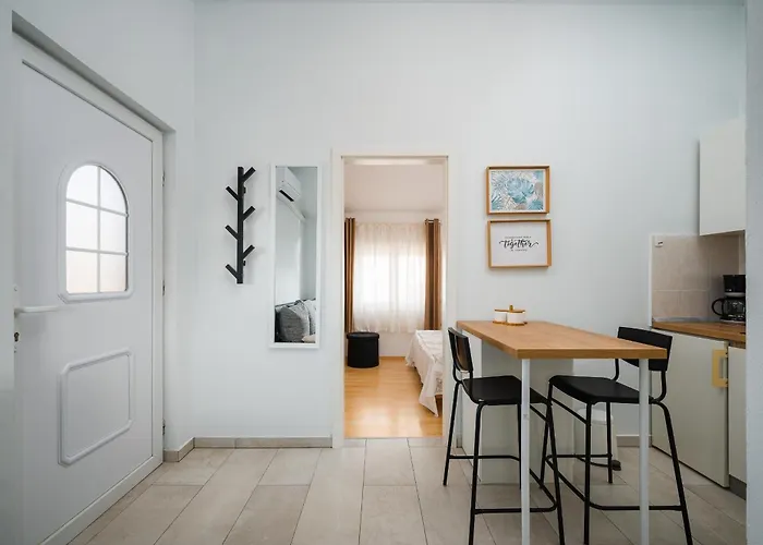 Charming Rose 1&2 With Pool 아파트 *