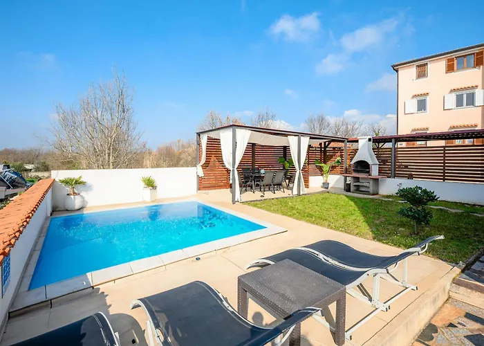 Charming Rose 1&2 With Pool * Poreč