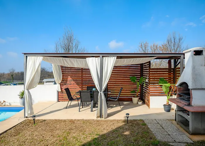 Apartman Charming Rose 1&2 With Pool