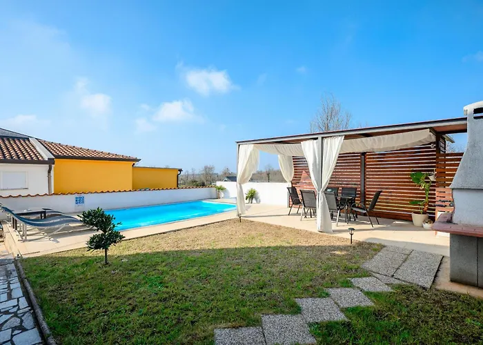 Charming Rose 1&2 With Pool 포레치