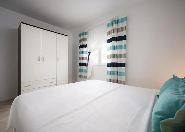 Charming Rose 1&2 With Pool Apartman