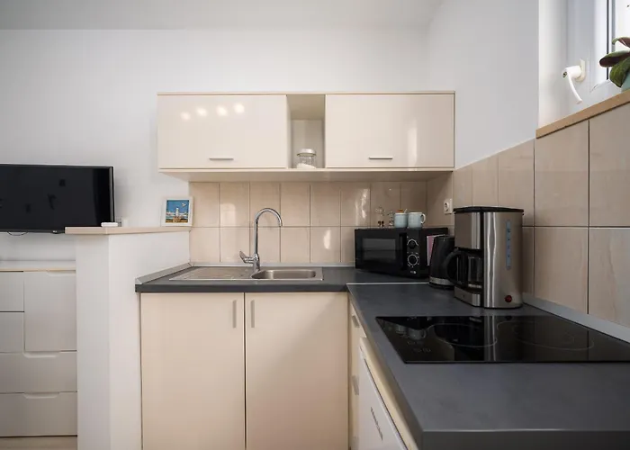 Charming Rose 1&2 With Pool Apartman *